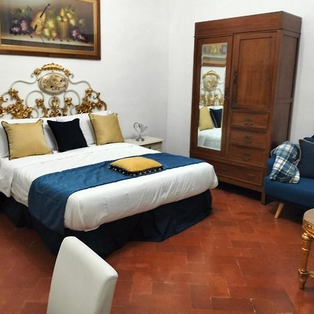 פיזה Palace Comfort Inn מראה חיצוני תמונה