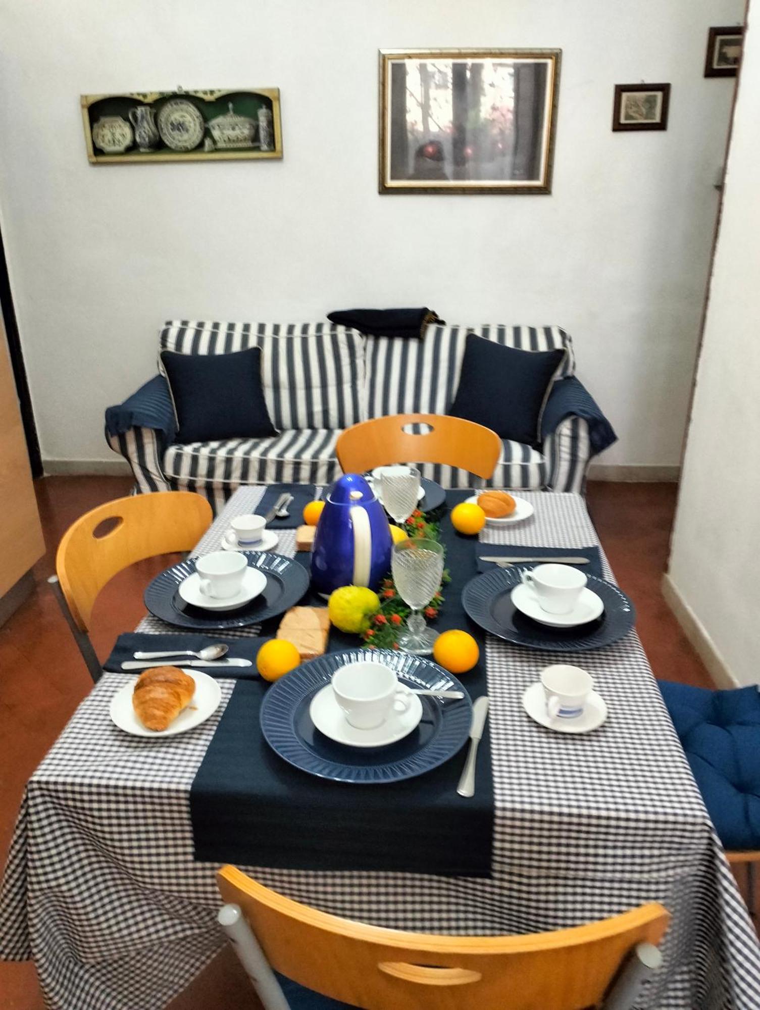 פיזה Palace Comfort Inn מראה חיצוני תמונה