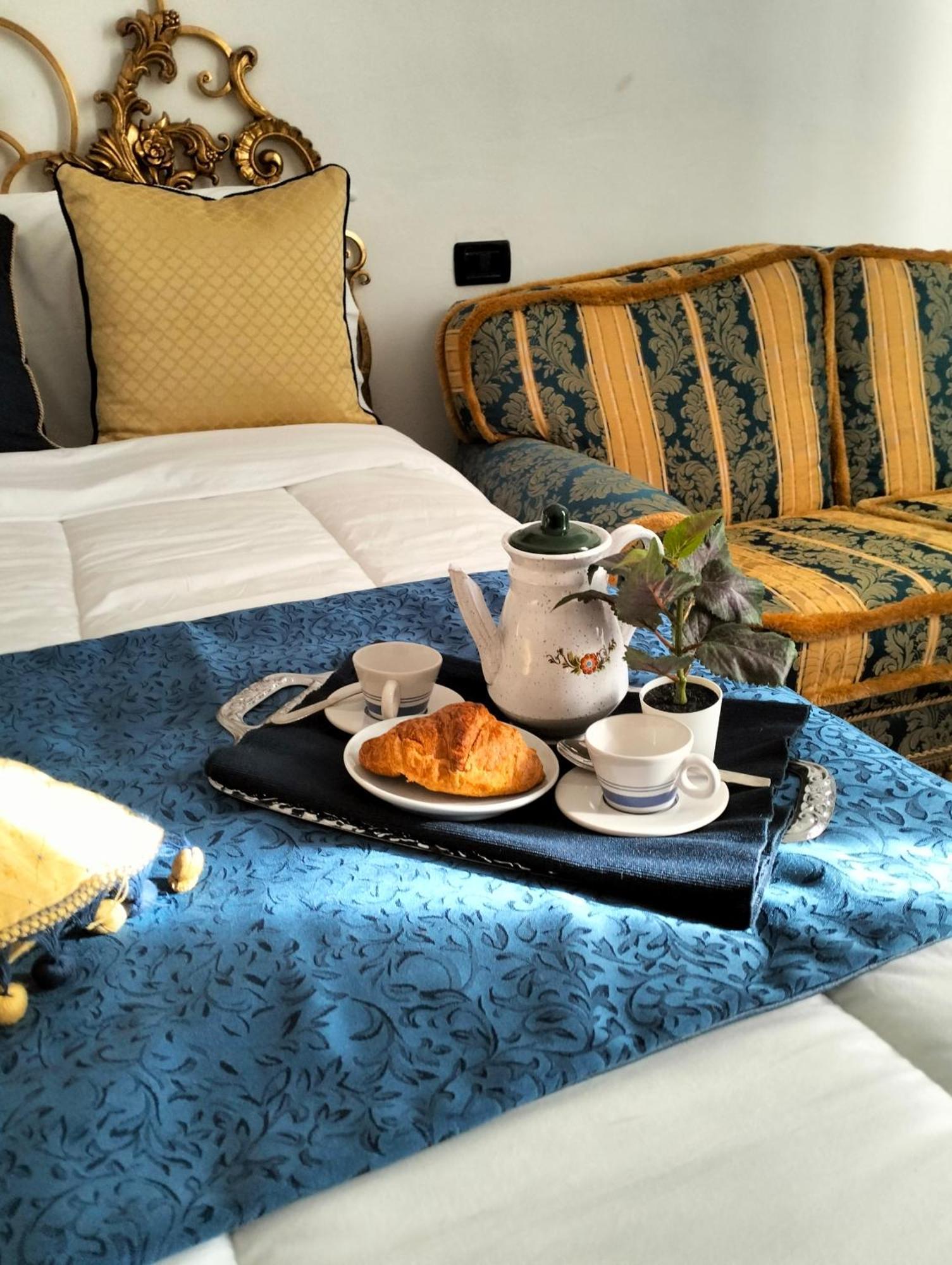 פיזה Palace Comfort Inn מראה חיצוני תמונה