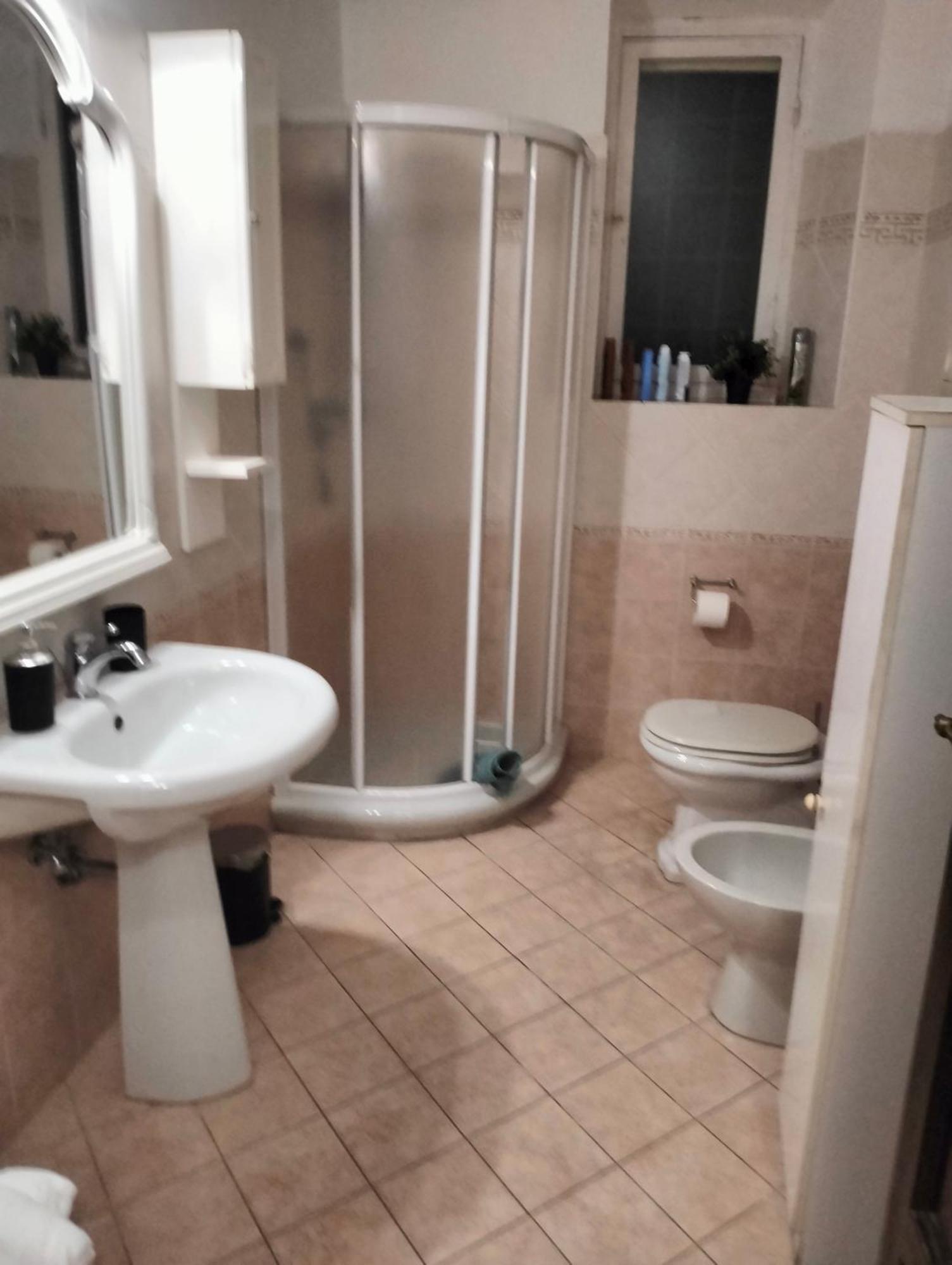 פיזה Palace Comfort Inn מראה חיצוני תמונה